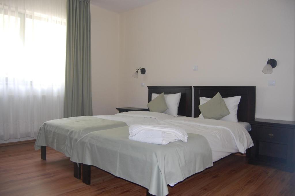 Complexul Turistic Cheile Butii Hotel Cîmpu lui Neag Room photo