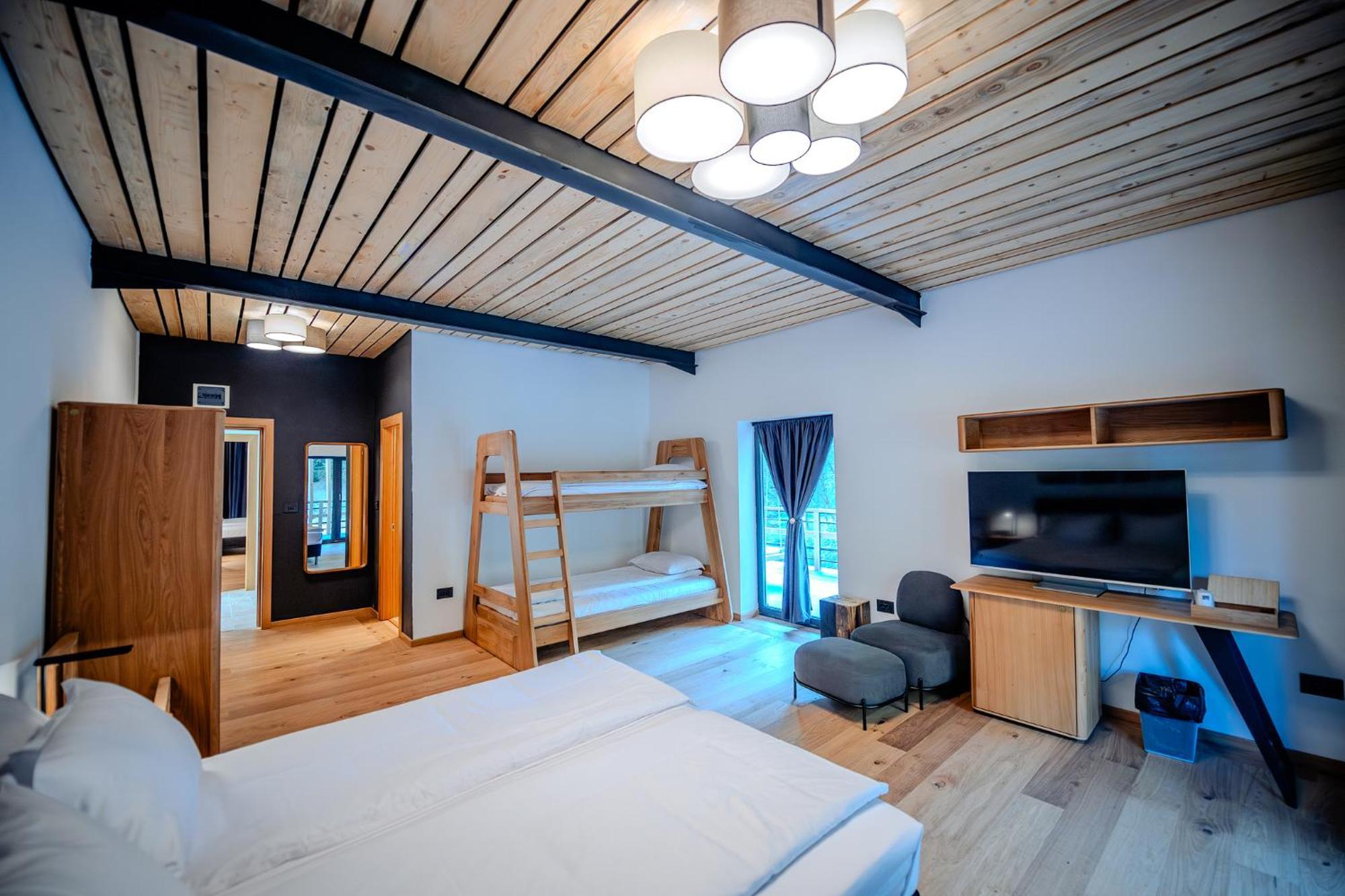 Complexul Turistic Cheile Butii Hotel Cîmpu lui Neag Exterior photo
